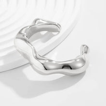 Load image into Gallery viewer, Wavy Luxury Cuff Bangle