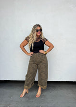 Load image into Gallery viewer, Carley Cheetah Barrel Jeans