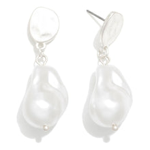 Load image into Gallery viewer, Pearl Drop Earring