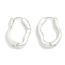 Load image into Gallery viewer, Wavy Hinged Hoop