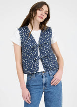 Load image into Gallery viewer, Taylor Tied Quilted Vest
