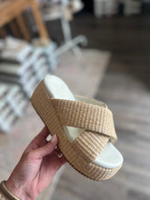 Load image into Gallery viewer, Fresno Raffia Platform Sandals
