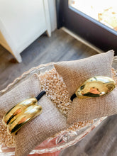 Load image into Gallery viewer, Nara Chunky Gold Hair Tie
