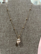 Load image into Gallery viewer, Beachy Shell Necklace
