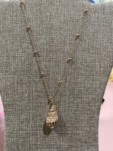 Load image into Gallery viewer, Beachy Shell Necklace
