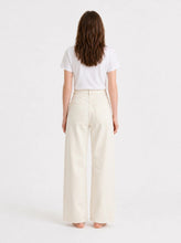 Load image into Gallery viewer, Emmy Wide Leg Jeans
