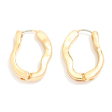 Load image into Gallery viewer, Wavy Hinged Hoop
