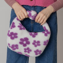 Load image into Gallery viewer, Daisy Purse
